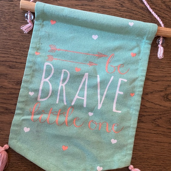 Assortment , milestone blanket, milk snob modern swaddle, bibs, hanging sign - Picture 7 of 7